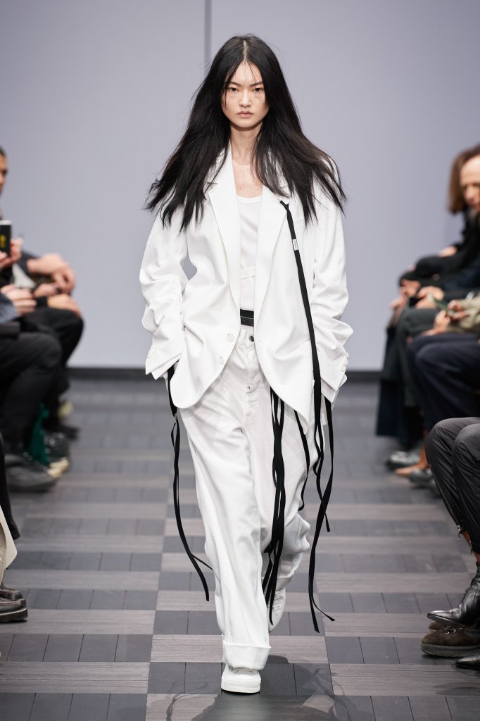 安·迪穆拉米斯特 Ann Demeulemeester 2022春夏高级成衣秀 - Paris Spring 2022