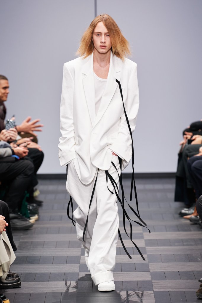 安·迪穆拉米斯特 Ann Demeulemeester 2022春夏高级成衣秀 - Paris Spring 2022