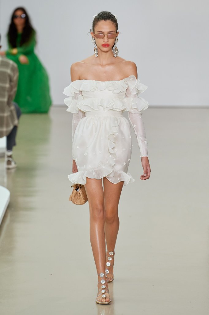 詹巴迪斯塔·瓦利 Giambattista Valli 2022春夏高级成衣秀 - Paris Spring 2022