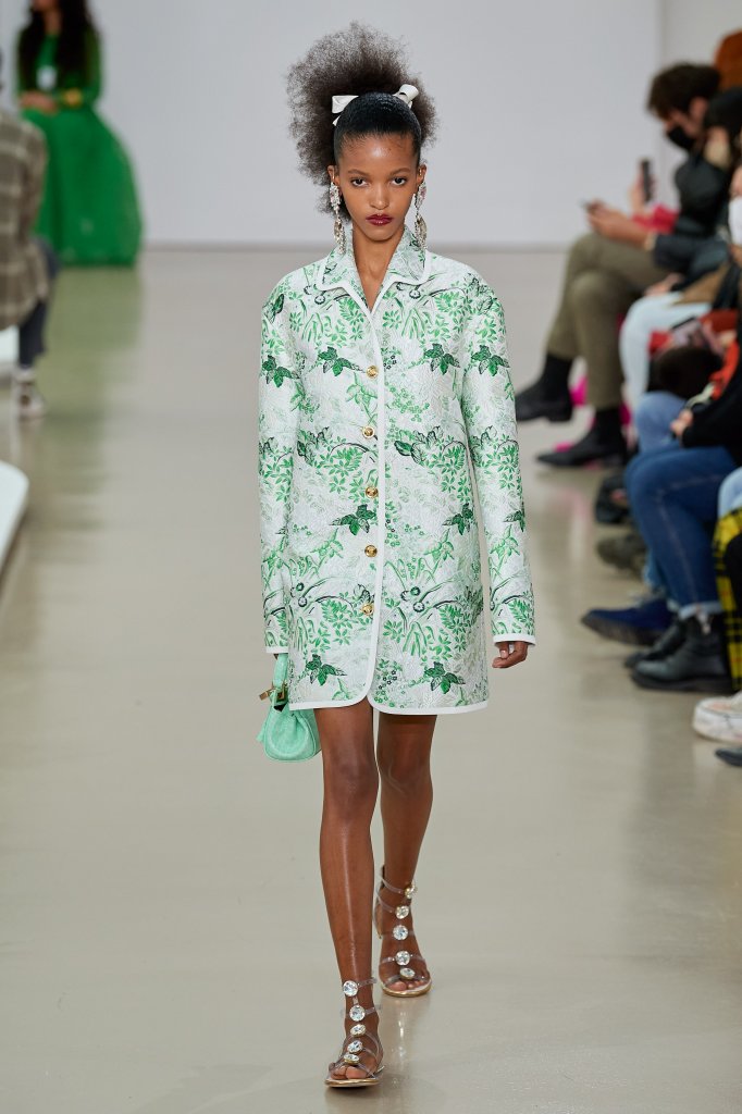 詹巴迪斯塔·瓦利 Giambattista Valli 2022春夏高级成衣秀 - Paris Spring 2022
