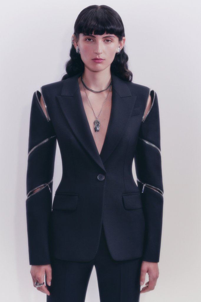 亚历山大·麦昆 Alexander McQueen 2022早春度假系列Lookbook - Resort 2022