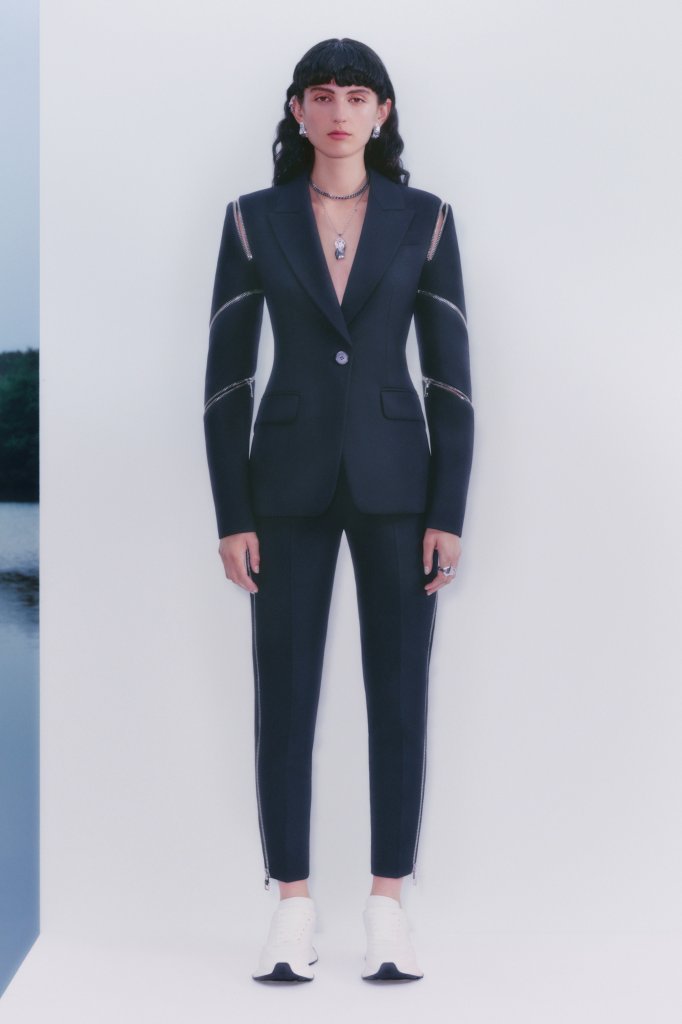 亚历山大·麦昆 Alexander McQueen 2022早春度假系列Lookbook - Resort 2022