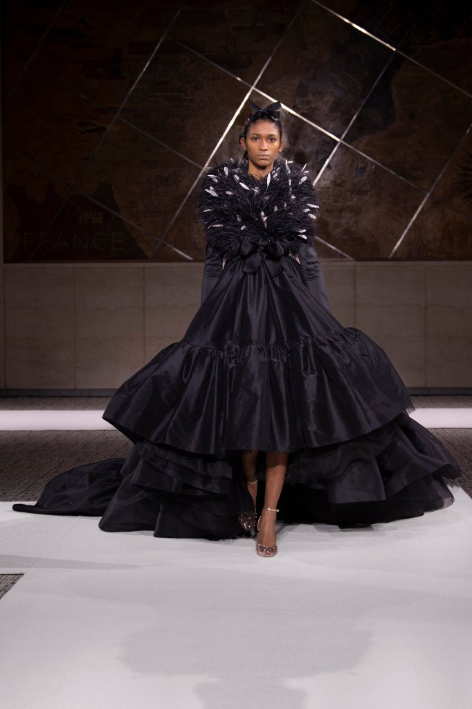 詹巴迪斯塔·瓦利 Giambattista Valli 2022春夏高级定制秀 - Couture Spring 2022	