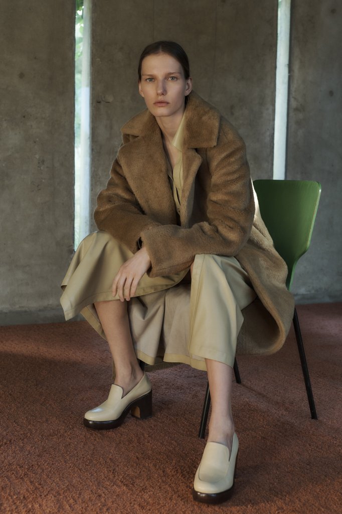 Vince 2022/23秋冬高级成衣Lookbook