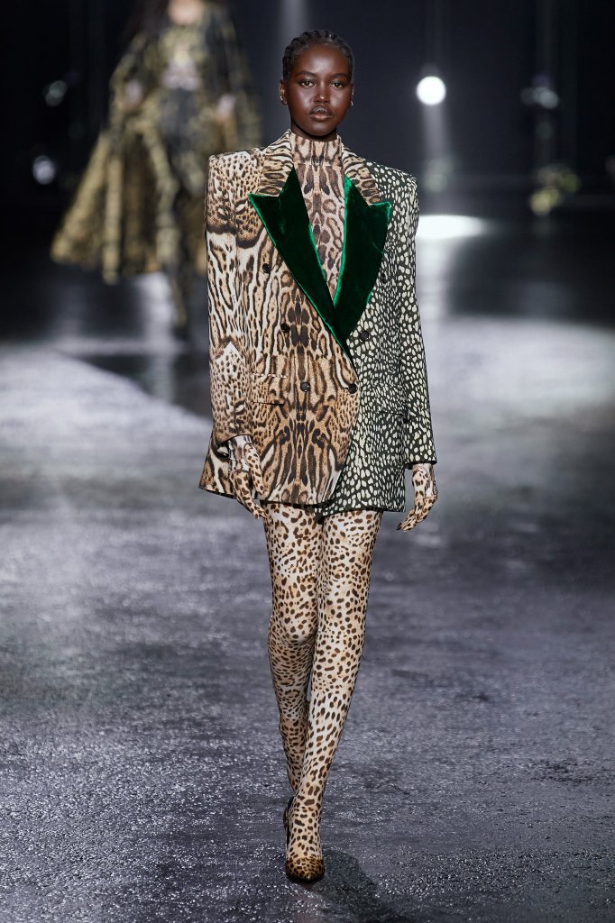 罗伯特·卡沃利 Roberto Cavalli 2022/23秋冬高级成衣秀 - Milan Fall 2022