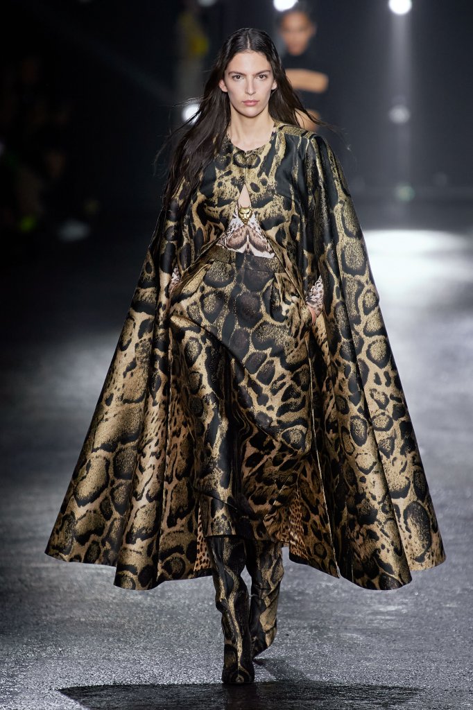 罗伯特·卡沃利 Roberto Cavalli 2022/23秋冬高级成衣秀 - Milan Fall 2022