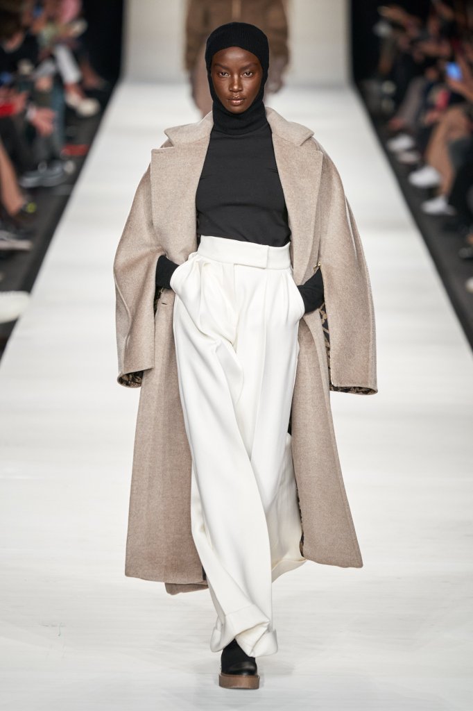 麦丝玛拉 Max Mara 2022/23秋冬高级成衣秀 - Milan Fall 2022