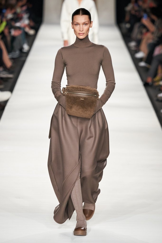 麦丝玛拉 Max Mara 2022/23秋冬高级成衣秀 - Milan Fall 2022