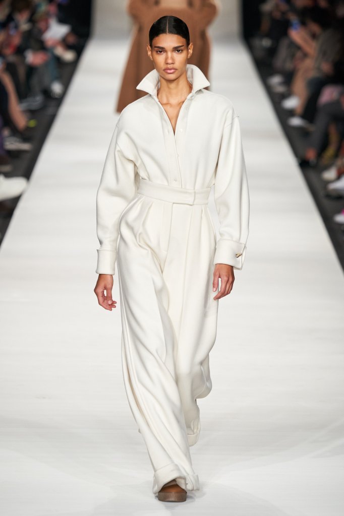 麦丝玛拉 Max Mara 2022/23秋冬高级成衣秀 - Milan Fall 2022