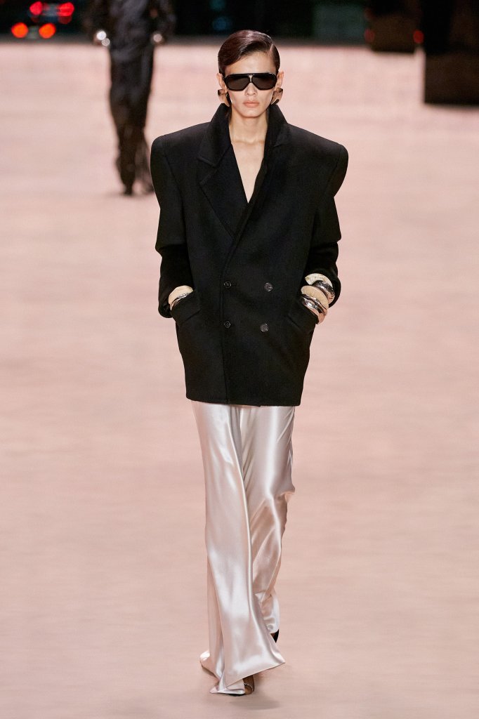 圣罗兰 Saint Laurent 2022/23秋冬高级成衣秀 - Paris Fall 2022