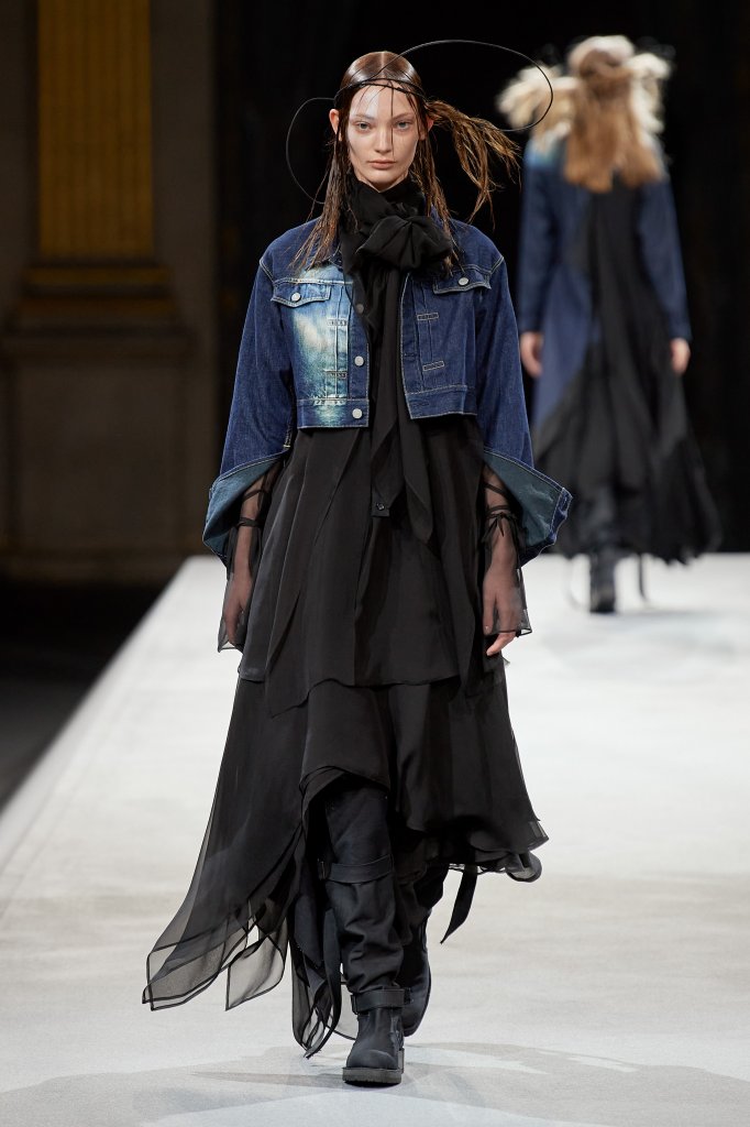 山本耀司 Yohji Yamamoto 2022/23秋冬高级成衣秀 - Paris Fall 2022