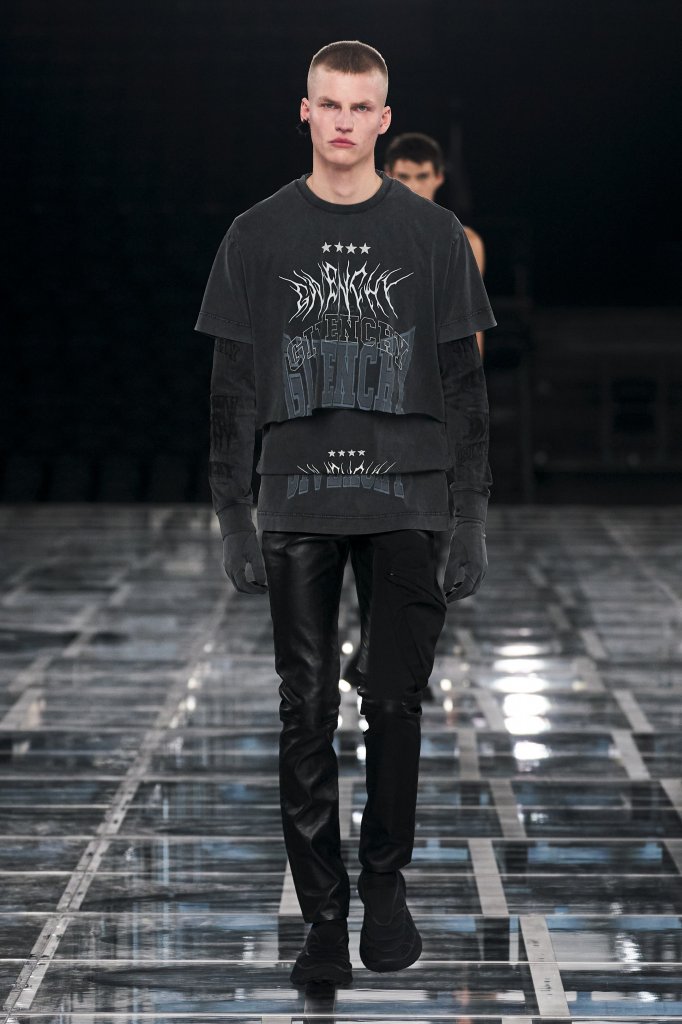 纪梵希 Givenchy 2022/23秋冬高级成衣秀 - Paris Fall 2022