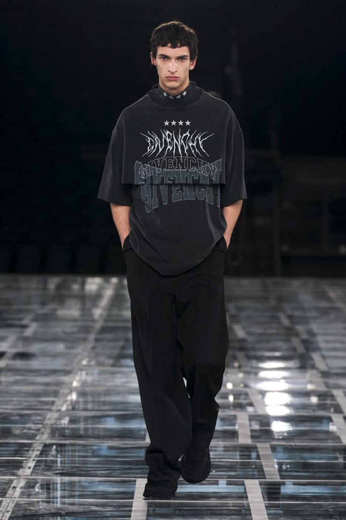 纪梵希 Givenchy 2022/23秋冬高级成衣秀 - Paris Fall 2022