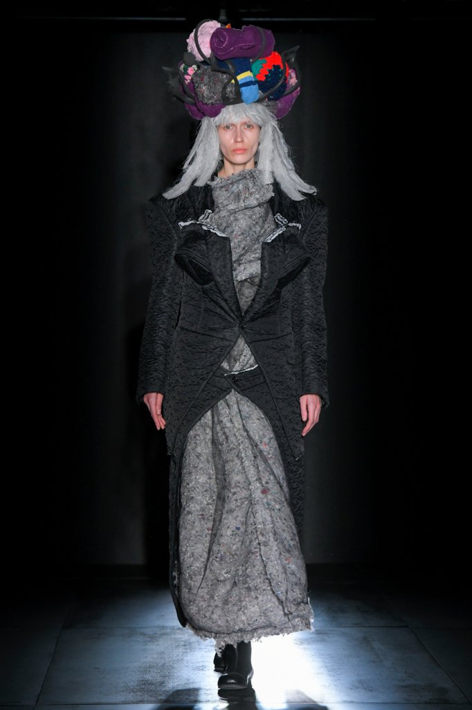 川久保玲 Comme des Garçons 2022/23秋冬高级成衣秀 - Paris Fall 2022