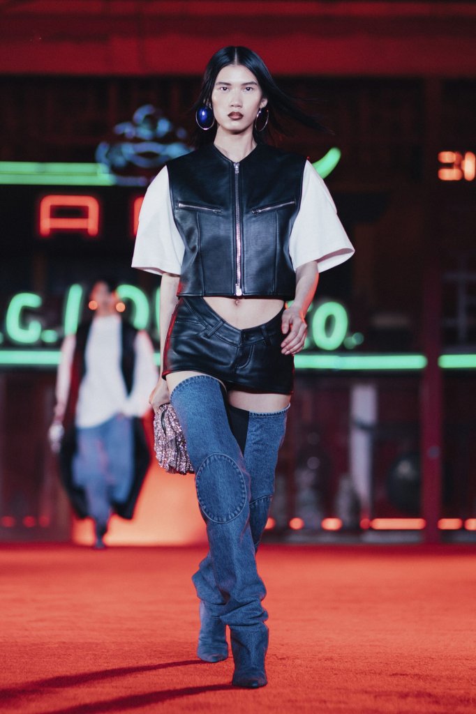 亚历山大·王 Alexander Wang 2022/23秋冬高级成衣秀 - Los Angeles