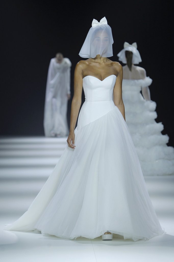 Viktor & Rolf Mariage 2023春夏婚纱礼服秀 - New York