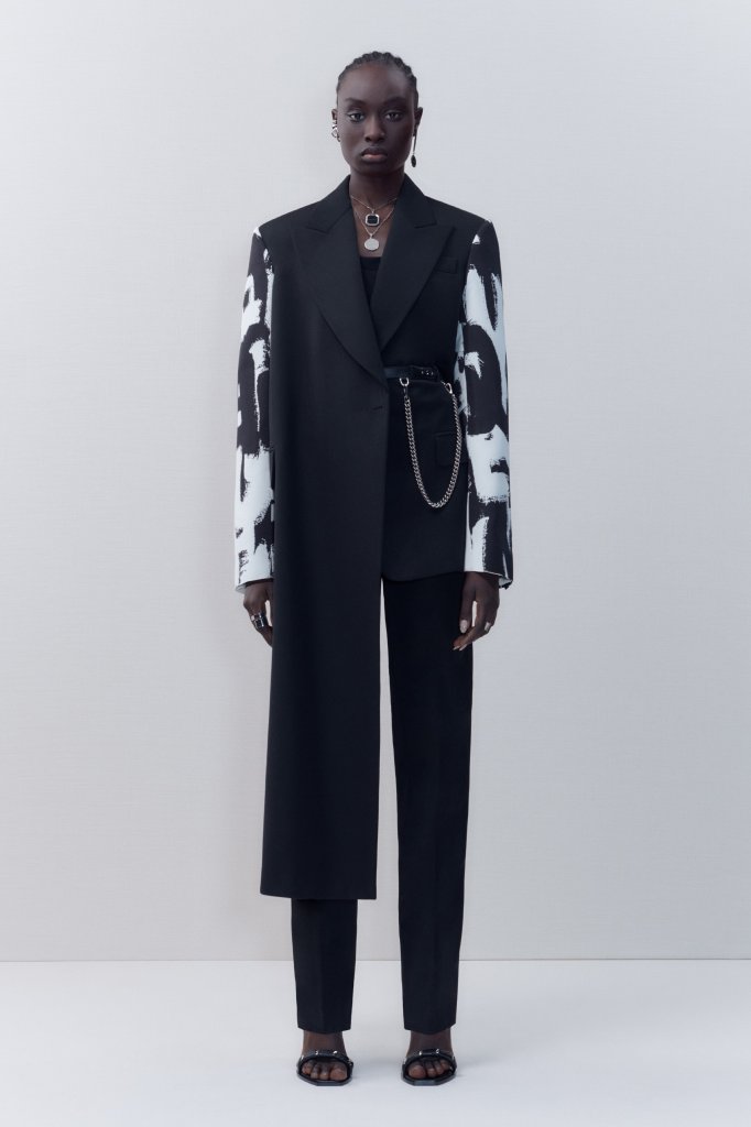 亚历山大·麦昆 Alexander McQueen 2022早秋高级成衣Lookbook(Pre-Fall 2022)