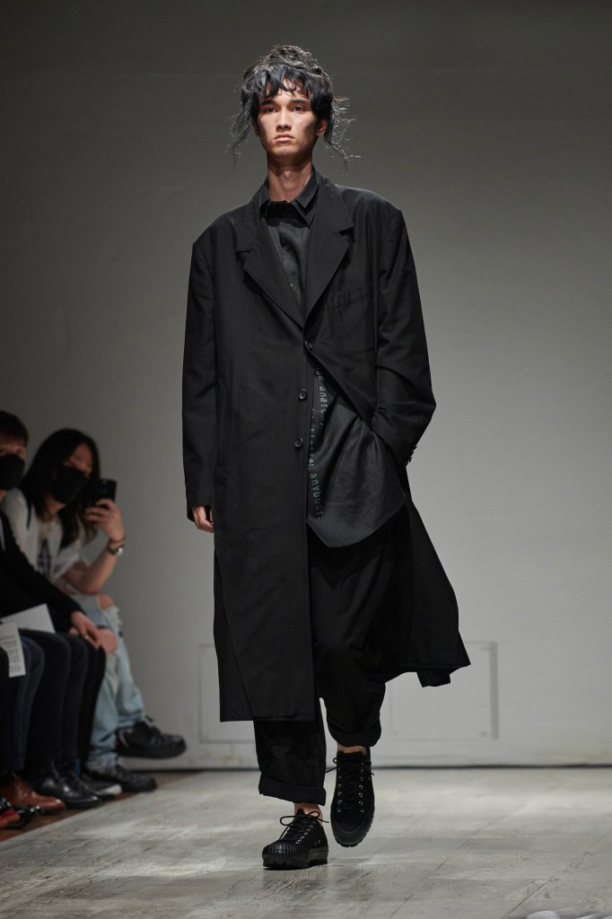 山本耀司 Yohji Yamamoto 2023春夏男装秀 - Paris Spring 2023