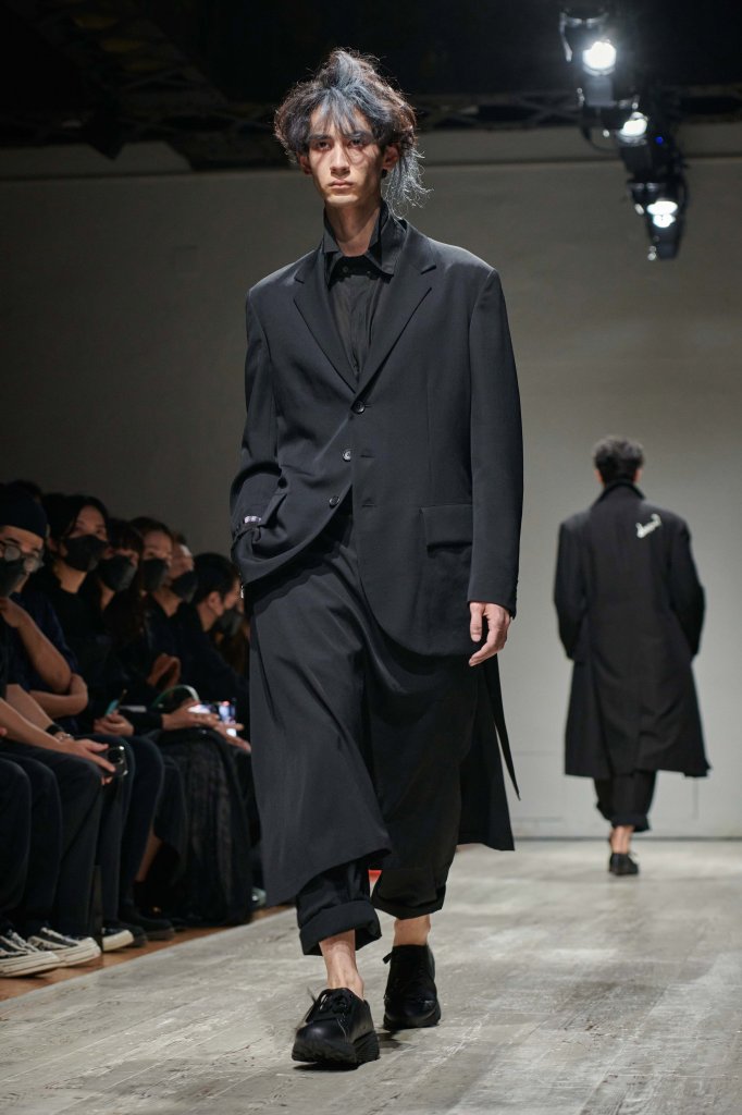 山本耀司 Yohji Yamamoto 2023春夏男装秀 - Paris Spring 2023