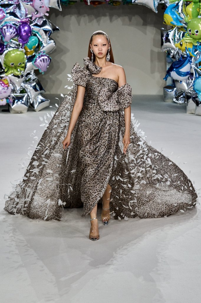 詹巴迪斯塔·瓦利 Giambattista Valli 2022/23秋冬高级定制秀 - Couture Fall 2022