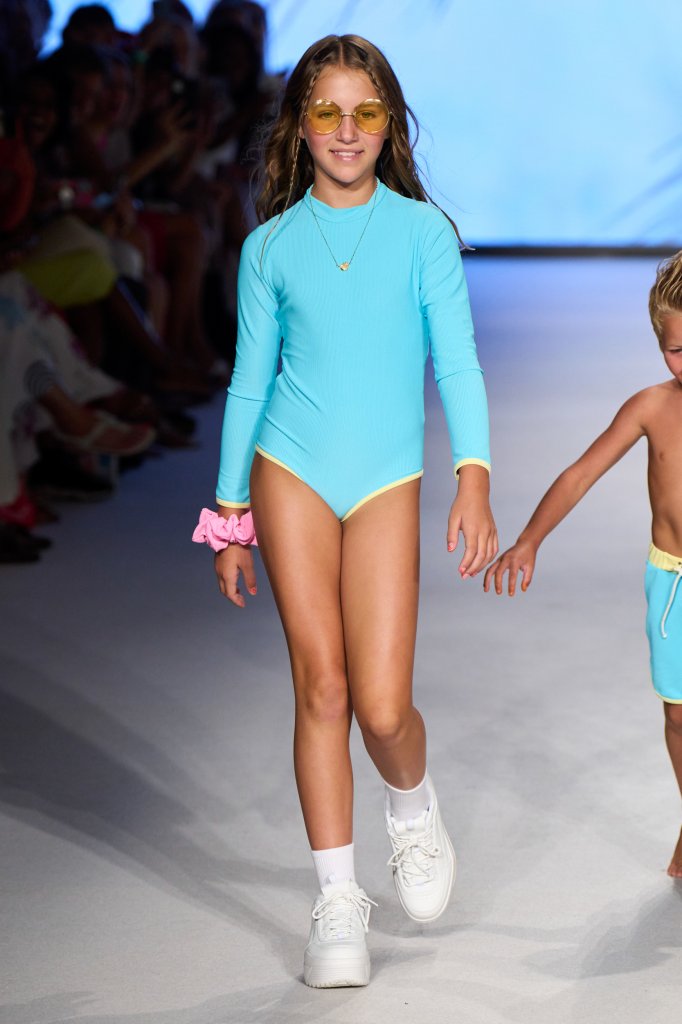 Lain Snow 2023春夏泳装秀 Miami Spring 2023天天时装口袋里的时尚指南