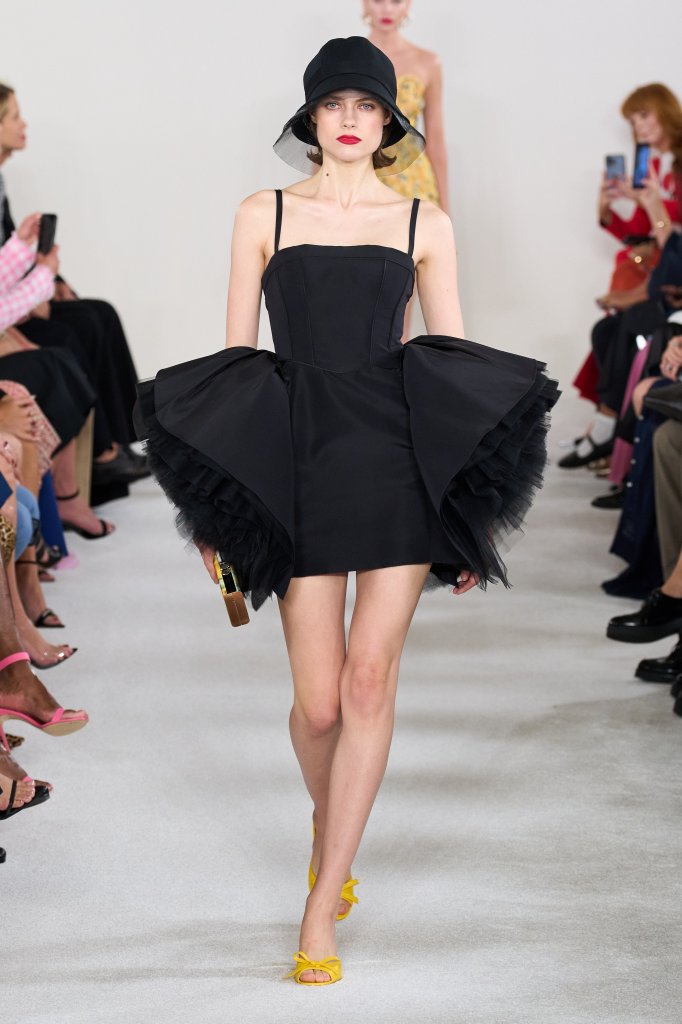 卡罗琳娜·海莱娜 Carolina Herrera 2023春夏高级成衣秀 - New York Spring 2023