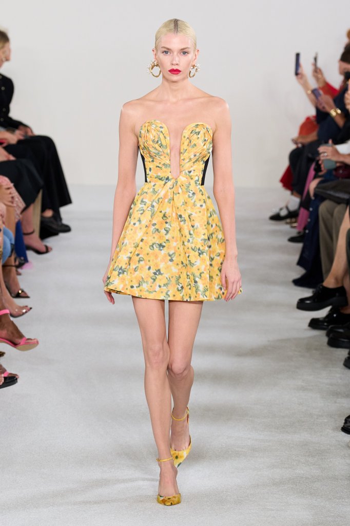 卡罗琳娜·海莱娜 Carolina Herrera 2023春夏高级成衣秀 - New York Spring 2023