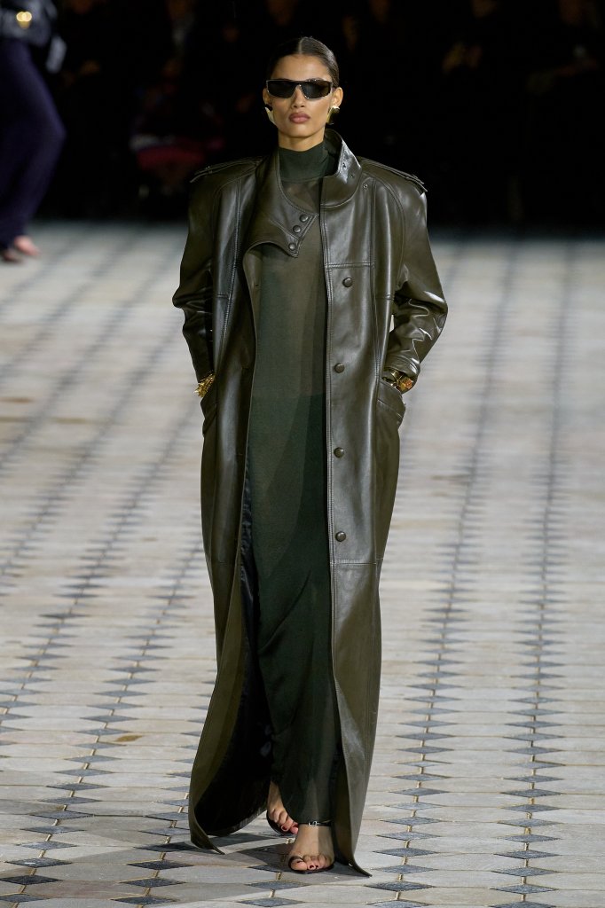 圣罗兰 Saint Laurent 2023春夏高级成衣秀 - Paris Spring 2023-天天时装-口袋里的时尚指南