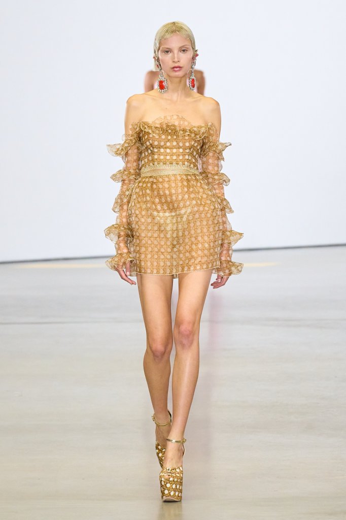 詹巴迪斯塔·瓦利 Giambattista Valli 2023春夏高级成衣秀 - Paris Spring 2023