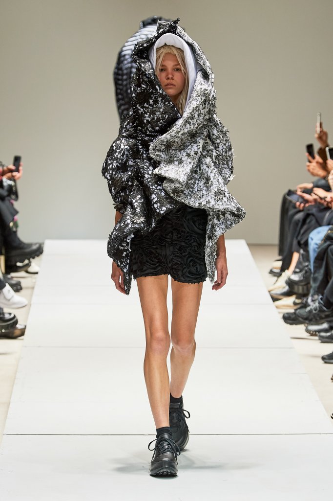 川久保玲 Comme des Garçons 2023春夏高级成衣秀 - Paris Spring 2023