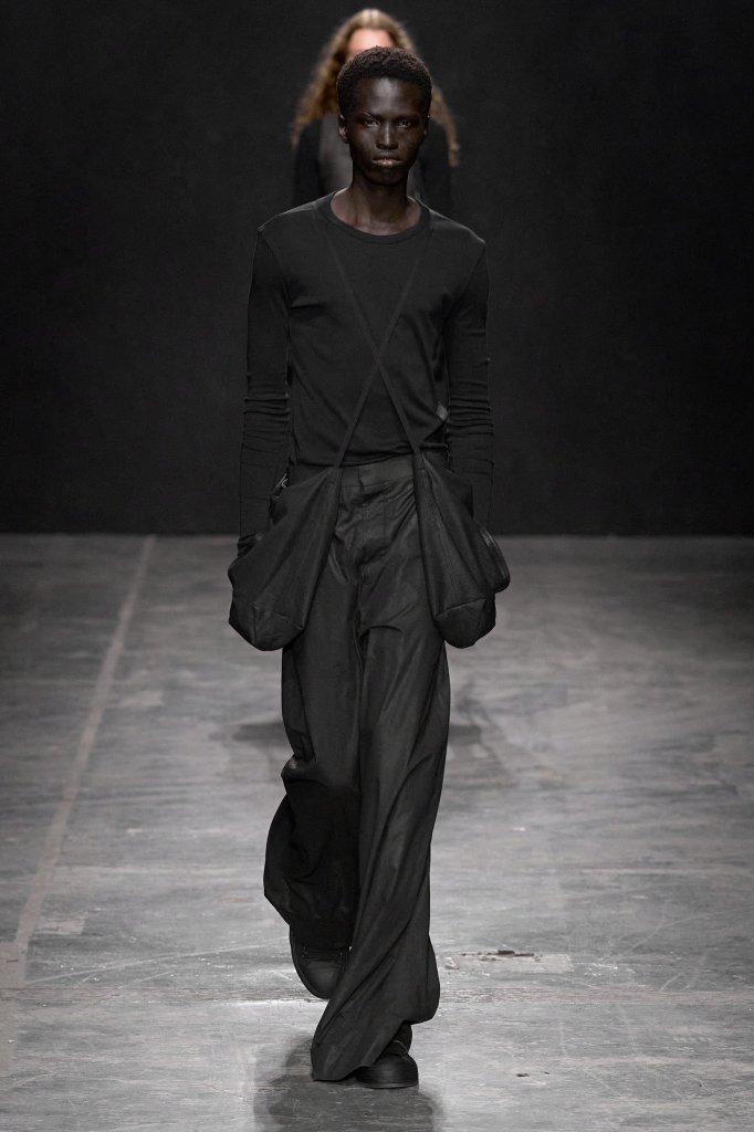 安·迪穆拉米斯特 Ann Demeulemeester 2023春夏高级成衣秀 - Paris Spring 2023