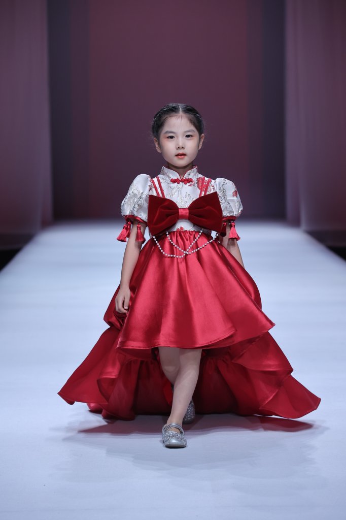 红鼓小爱 Homegood · 陆芳华丨童话小镇 2023春夏童装秀 - Beijing Spring 2023