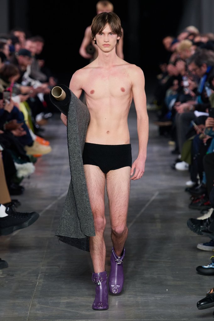 JW 安德森 JW Anderson 2023/24秋冬男装秀 - Milan Fall 2023