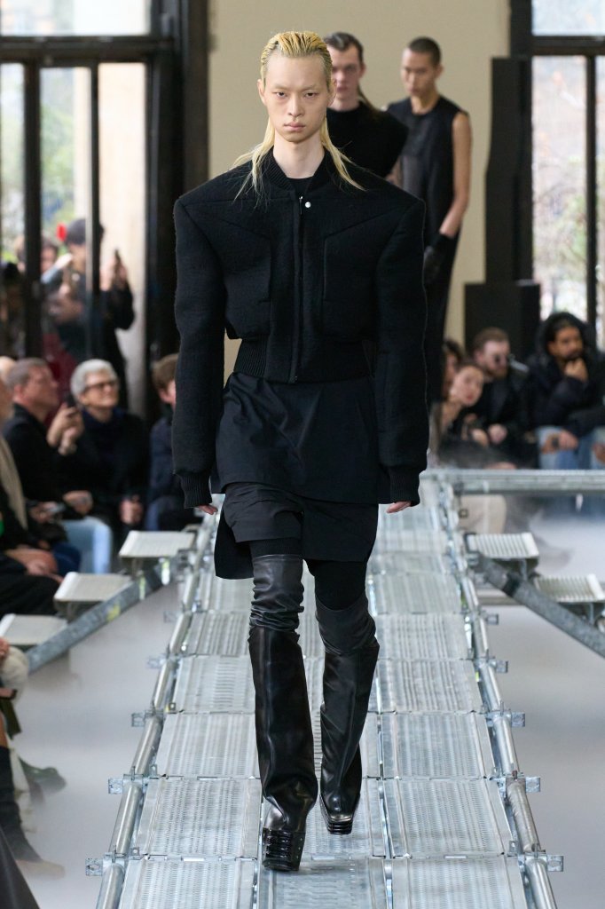 瑞克·欧文斯 Rick Owens 2023/24秋冬男装秀 - Paris Fall 2023