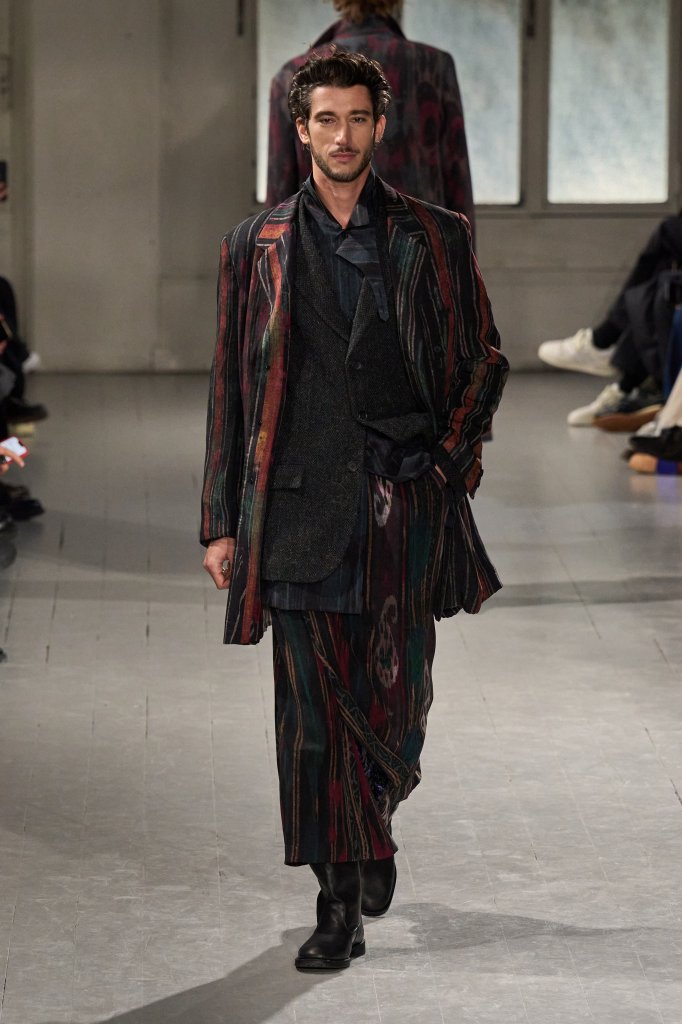 山本耀司 Yohji Yamamoto 2023/24秋冬男装秀 - Paris Fall 2023