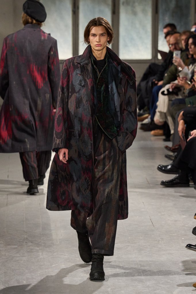 山本耀司 Yohji Yamamoto 2023/24秋冬男装秀 - Paris Fall 2023