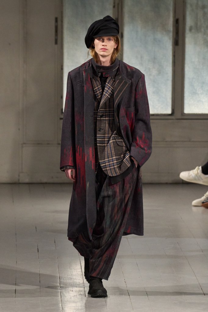 山本耀司 Yohji Yamamoto 2023/24秋冬男装秀 - Paris Fall 2023