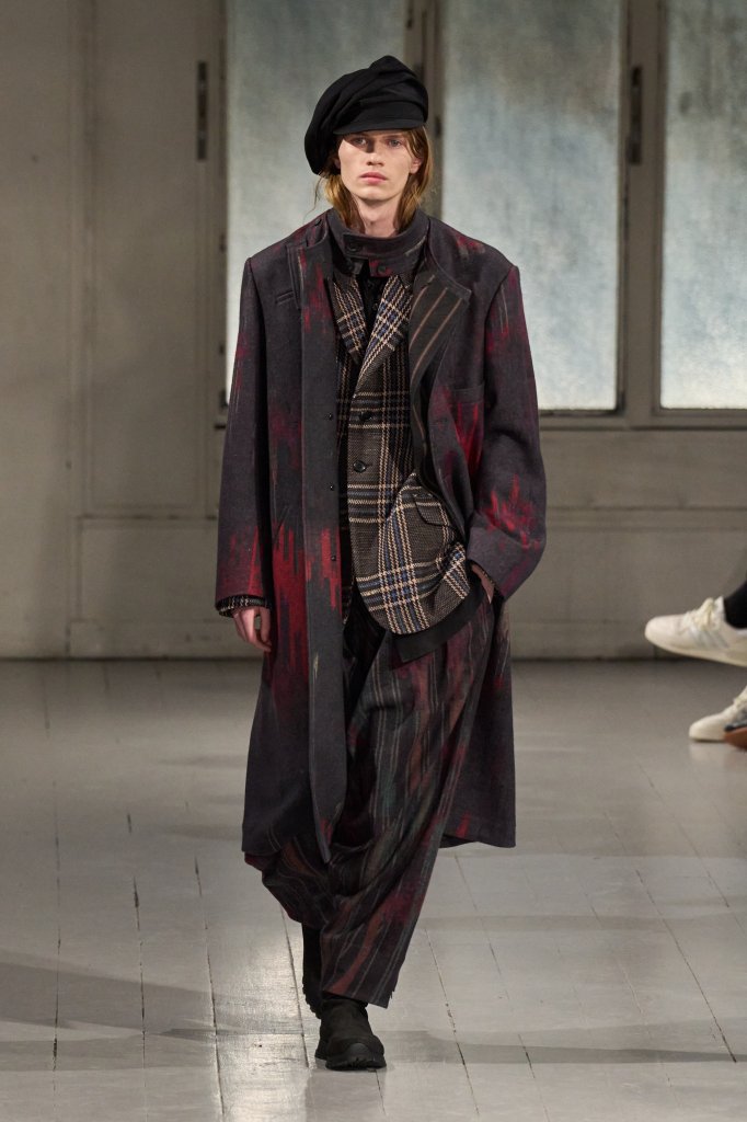 山本耀司 Yohji Yamamoto 2023/24秋冬男装秀 - Paris Fall 2023