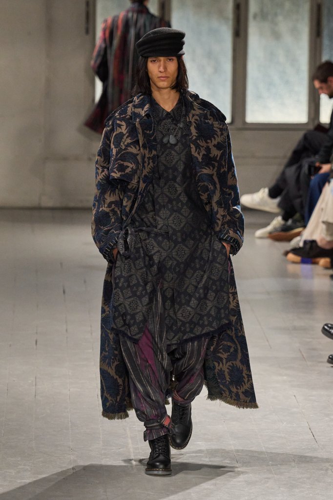 山本耀司 Yohji Yamamoto 2023/24秋冬男装秀 - Paris Fall 2023