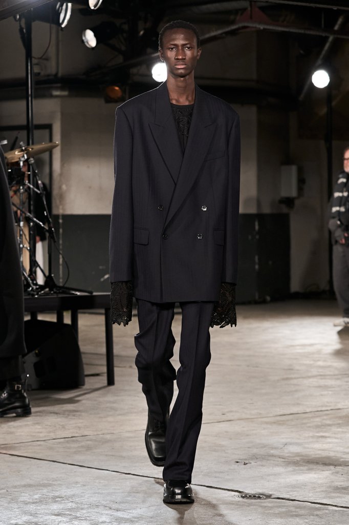 德赖斯·范诺顿 Dries Van Noten 2023/24秋冬男装秀 - Paris Fall 2023