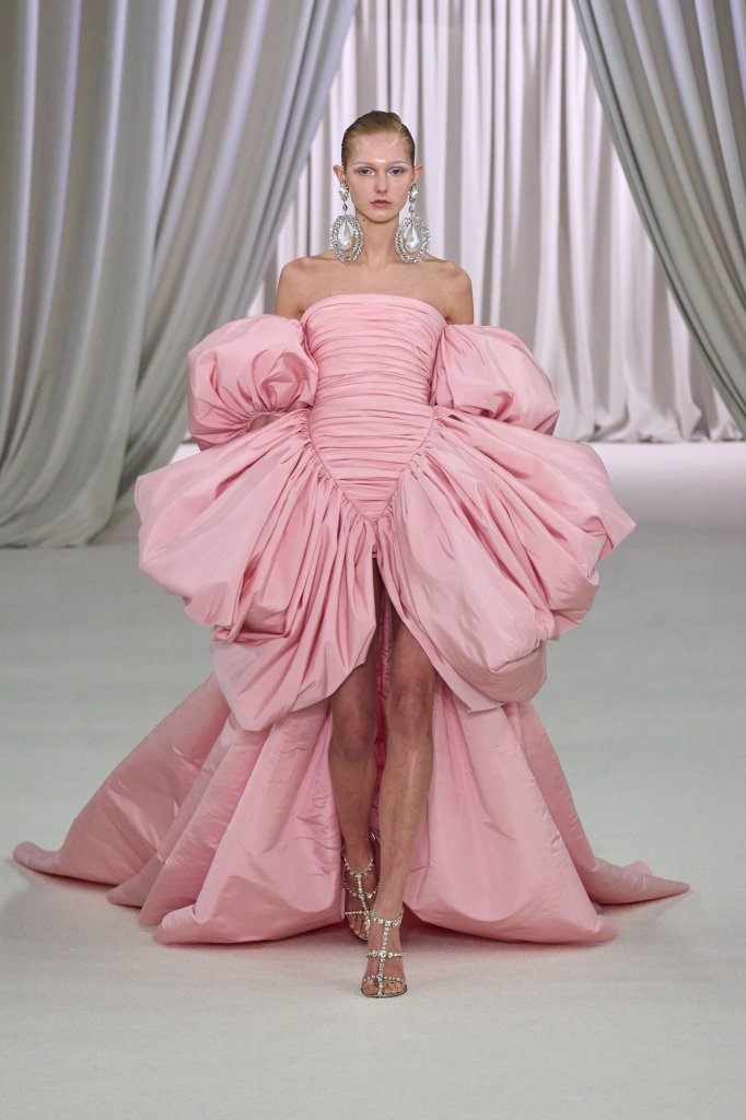 詹巴迪斯塔·瓦利 Giambattista Valli 2023春夏高级定制秀 - Couture Spring 2023