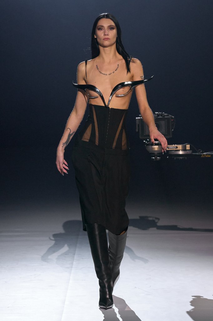 蒂埃里·穆勒 Mugler 2022/23秋冬高级成衣秀 - Paris Fall 2022