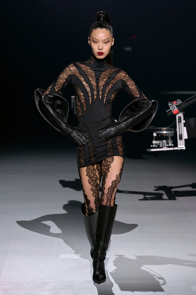 蒂埃里·穆勒 Mugler 2022/23秋冬高级成衣秀 - Paris Fall 2022