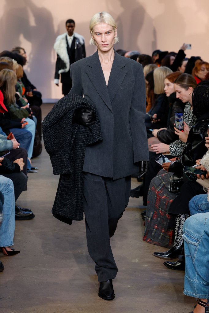 普罗恩萨·施罗 Proenza Schouler 2023/24秋冬高级成衣秀 - New York Fall 2023