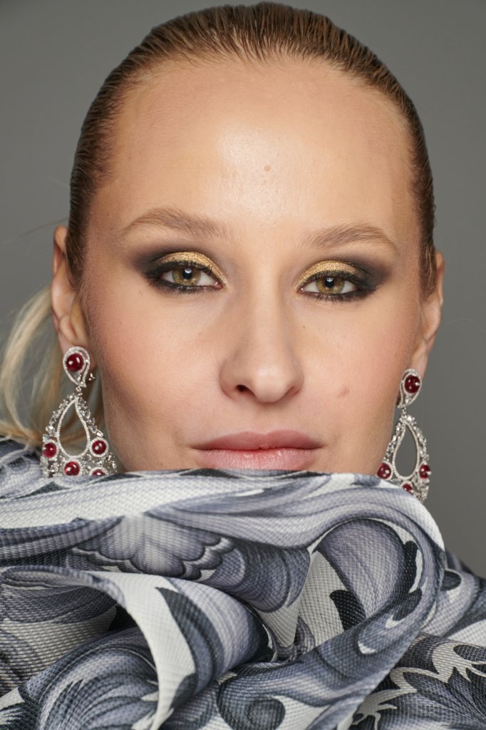 纳伊·姆汗 Naeem Khan 2023/24秋冬高级成衣秀(后台妆容) - New York Fall 2023