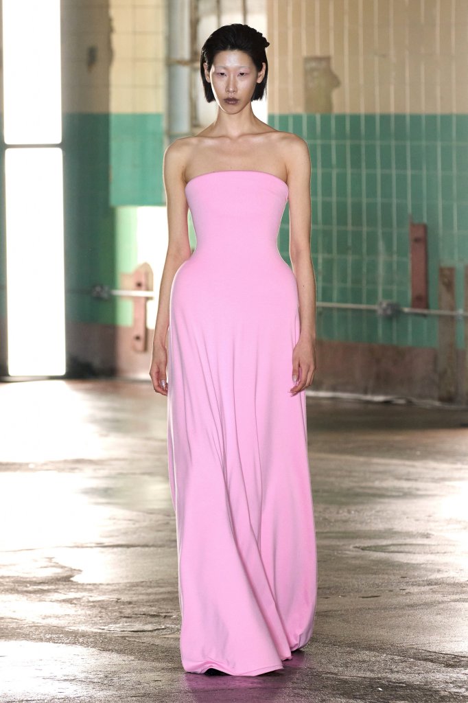 东区时尚 Fashion East 2023/24秋冬高级成衣秀 - London Fall 2023