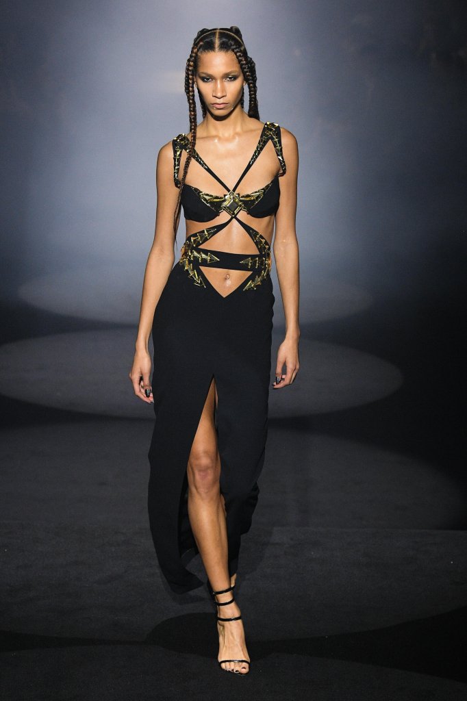 朱利安·麦克唐纳德 Julien Macdonald 2023/24秋冬高级成衣秀 - London Fall 2023