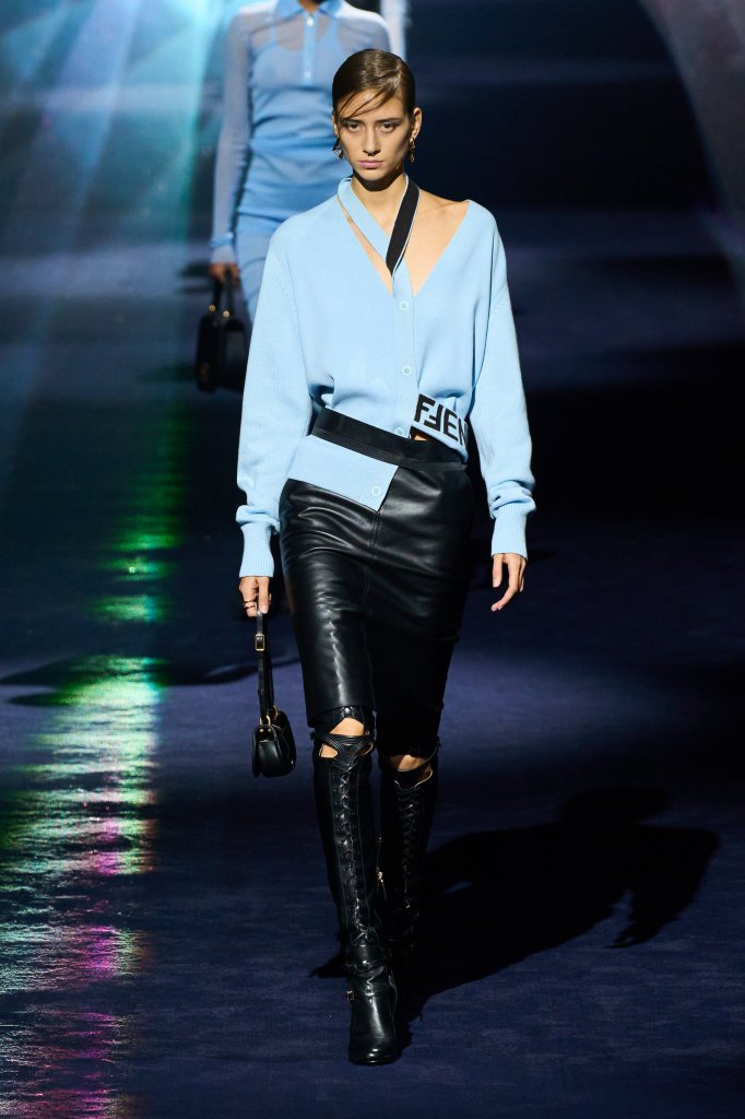 芬迪 Fendi 2023/24秋冬高级成衣秀 - Milan Fall 2023