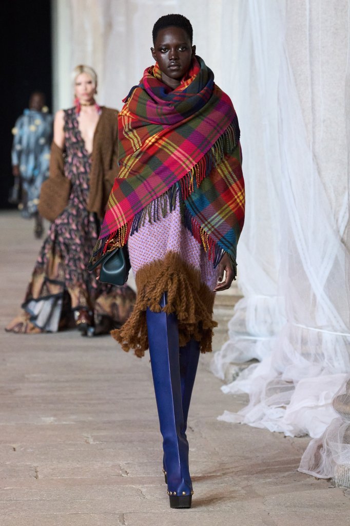 艾绰 Etro 2023/24秋冬高级成衣秀 - Milan Fall 2023