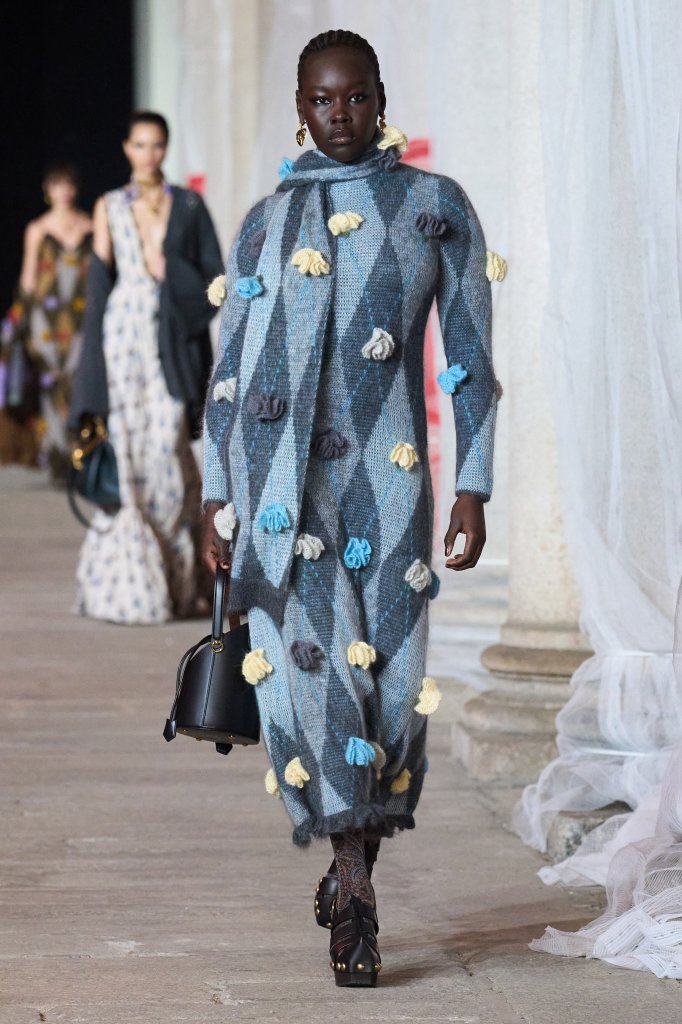 艾绰 Etro 2023/24秋冬高级成衣秀 - Milan Fall 2023